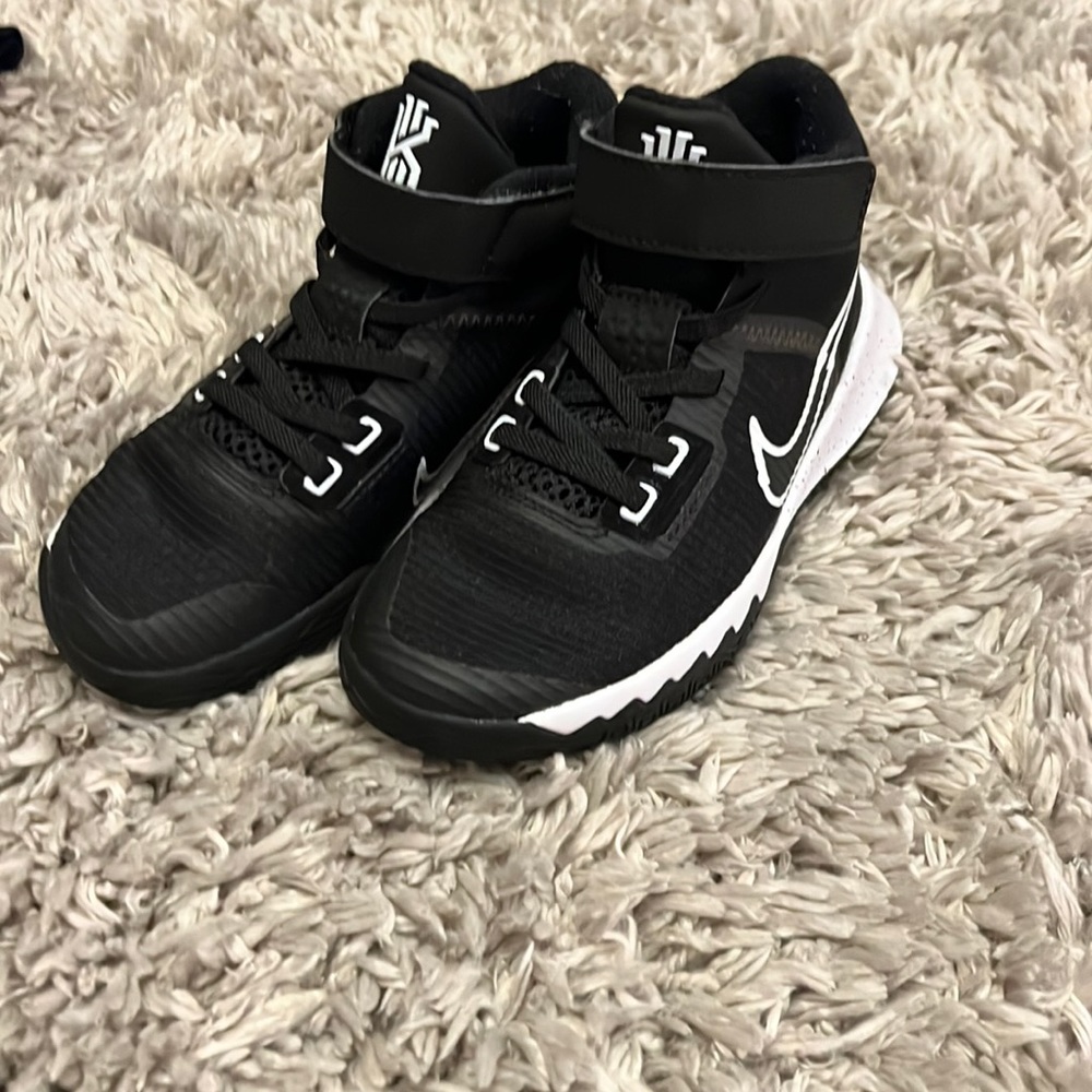 Kyrie basketball shoes